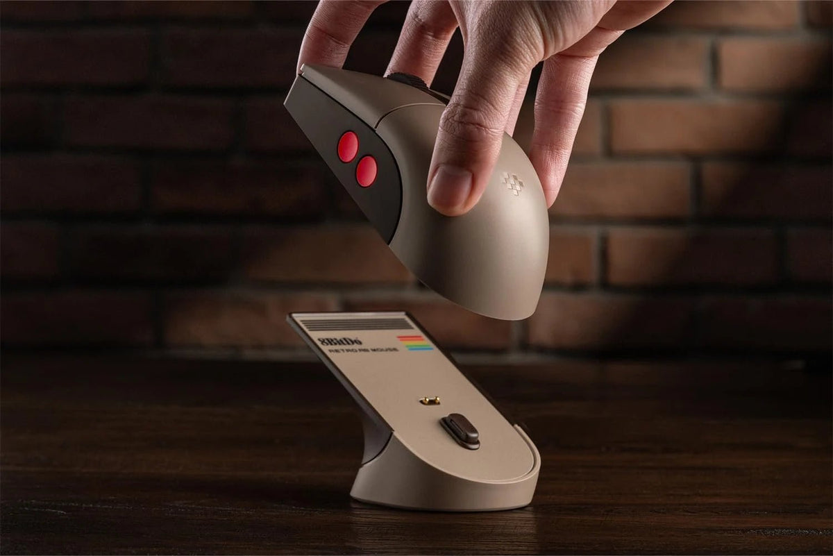 8Bitdo Retro R8 2.4Ghz / Bluetooth draadloze muis voor PC Windows en MacOS - C64 Edition - Gamesellers.nl