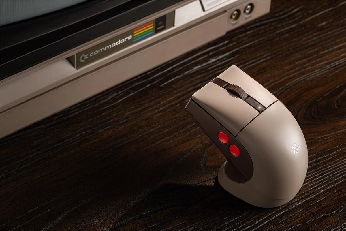 8Bitdo Retro R8 2.4Ghz / Bluetooth draadloze muis voor PC Windows en MacOS - C64 Edition - Gamesellers.nl