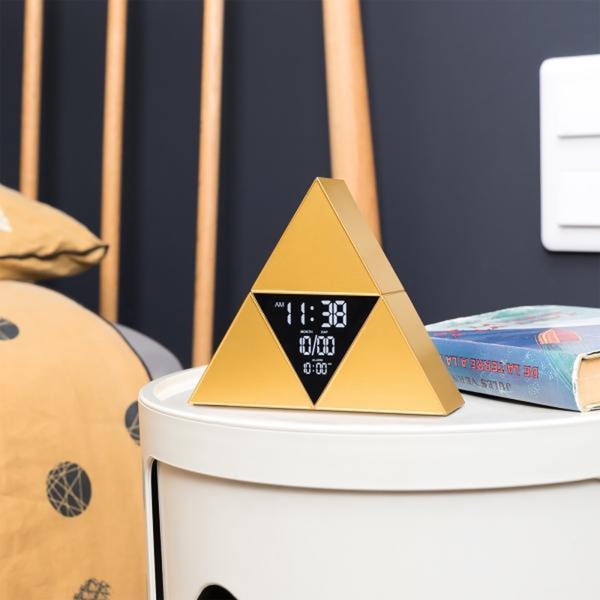 The Legend of Zelda Triforce Alarm Clock - Gamesellers.nl